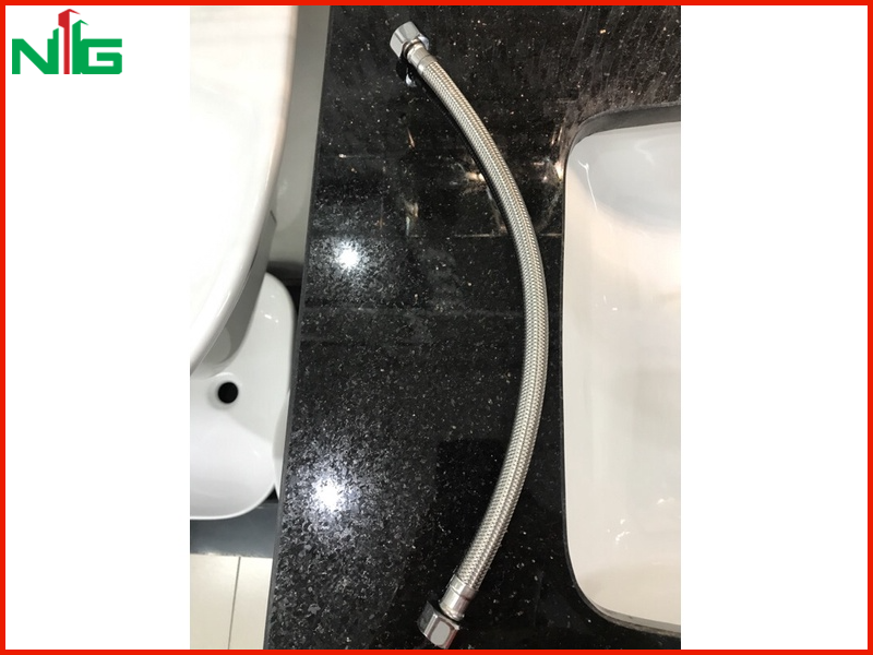 anh-thuc-te-day-cap-nươc-lavabo