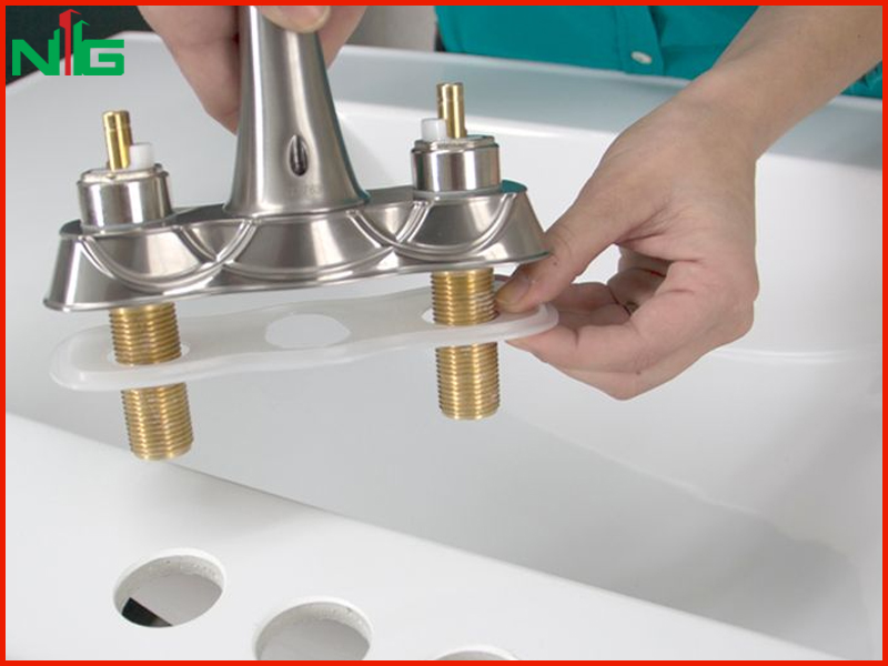 voi-lavabo-3-lo-voi-thiet-ke-doc-dao-thuan-tien-khi-su-dung